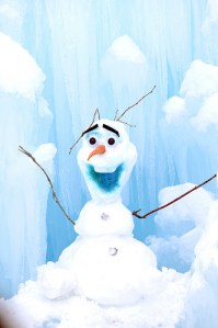 Olaf-Frozen-midway-icecastles