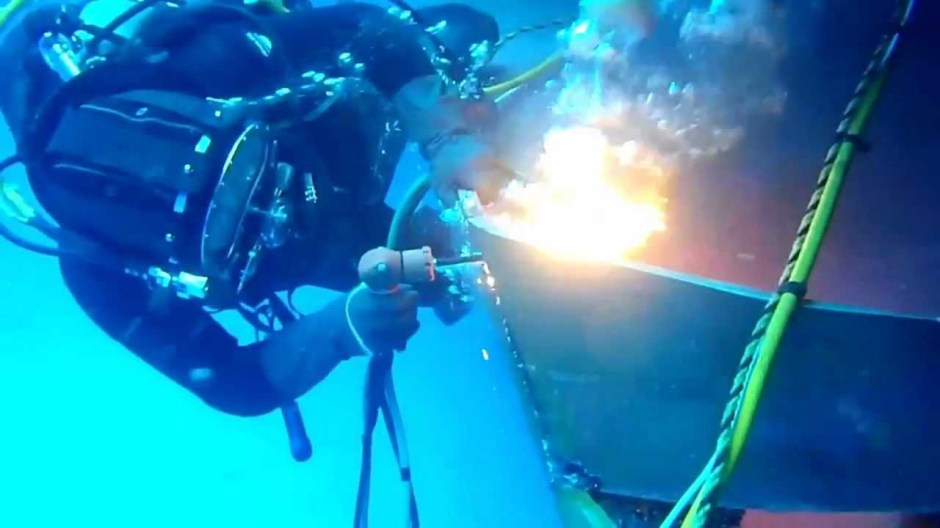 Thermite being used for underwater welding
