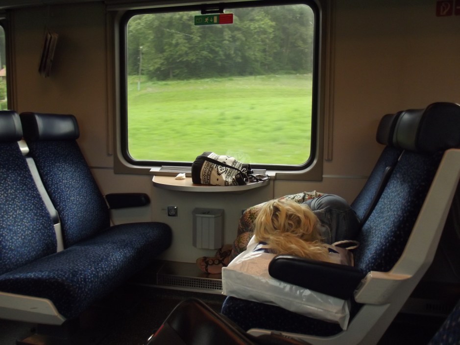 Sleeping_traintraveller