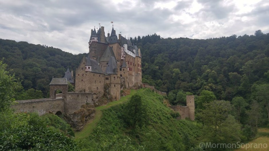 2016-07-08-eltz-castle-panorama.1.1