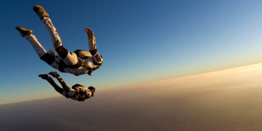 skydiving free falling