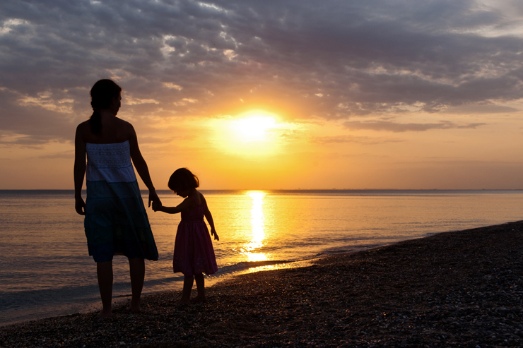 mother-daughter-sunset